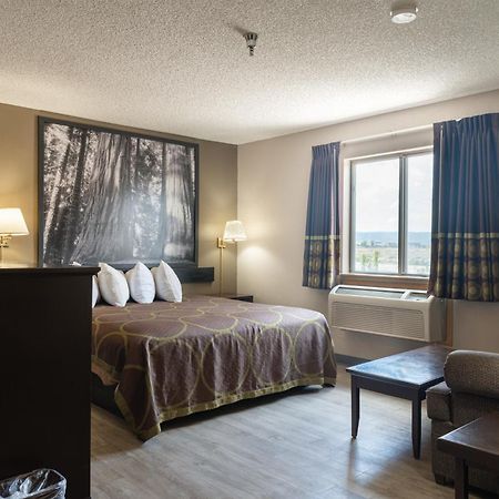 Super 8 By Wyndham Grants Hotel Luaran gambar