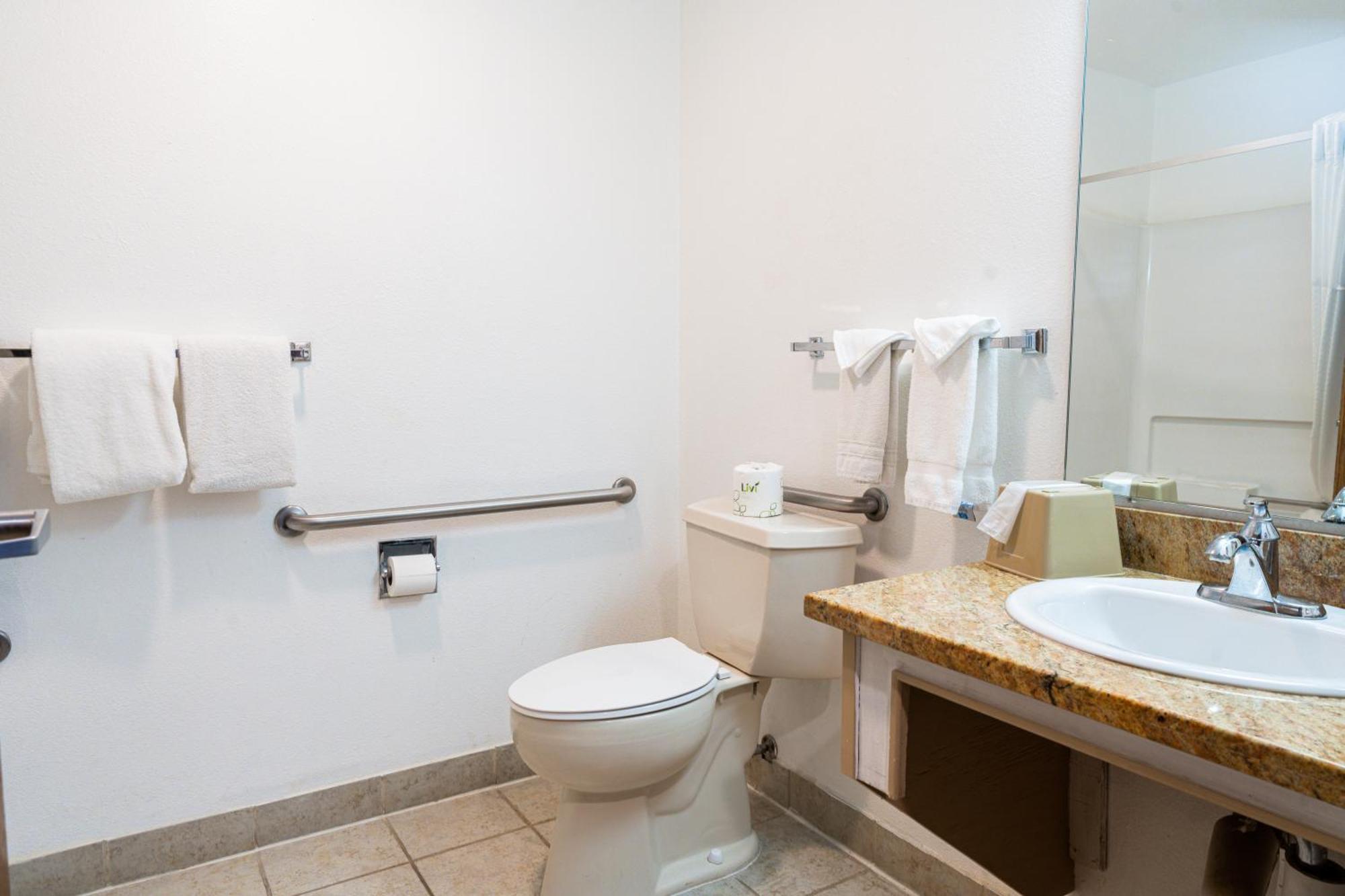 Super 8 By Wyndham Grants Hotel Luaran gambar