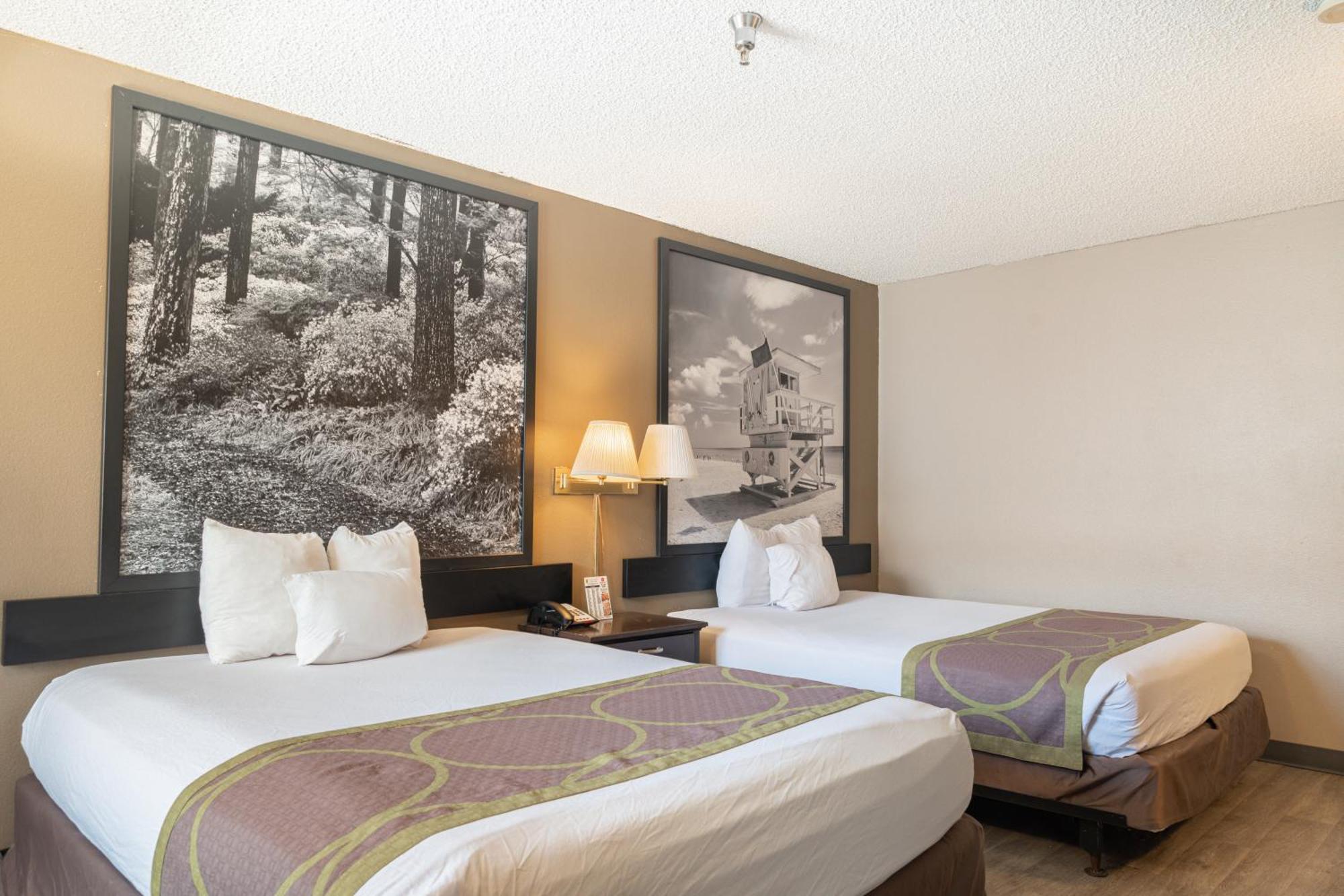 Super 8 By Wyndham Grants Hotel Luaran gambar